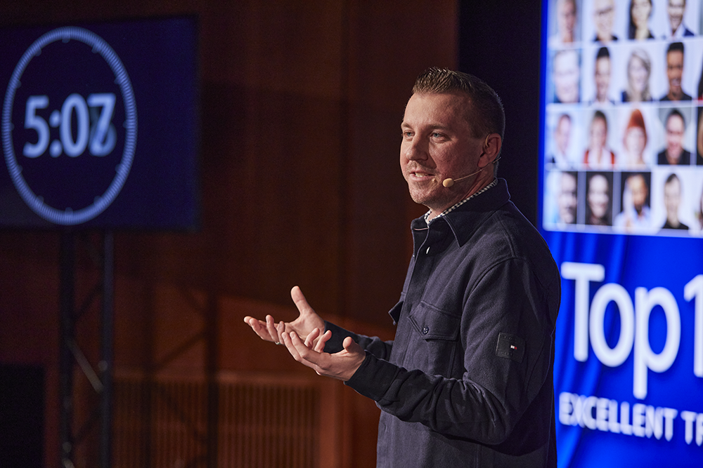Torsten Schröder auf der Bühne der Top100 Excellent Trainer