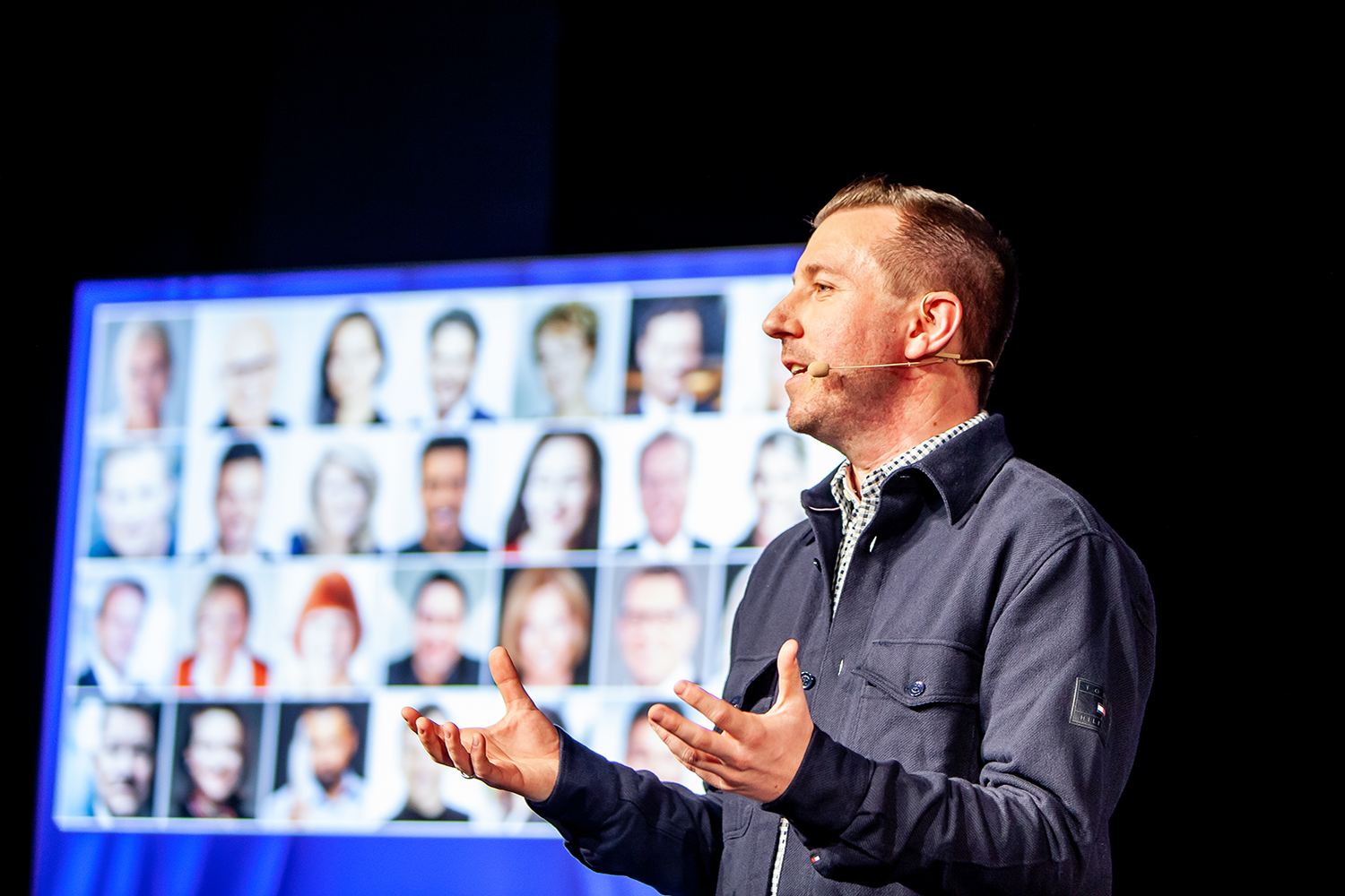 Keynote Speaker Torsten Schröder auf der Bühne
