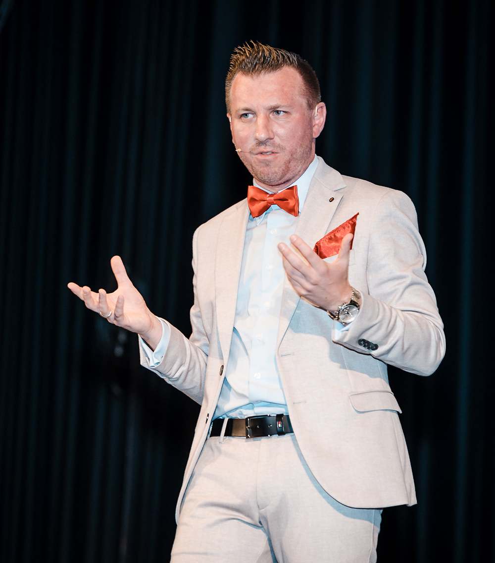 Torsten Schröder erklärt seinem Publikum etwas zum Thema Leadership
